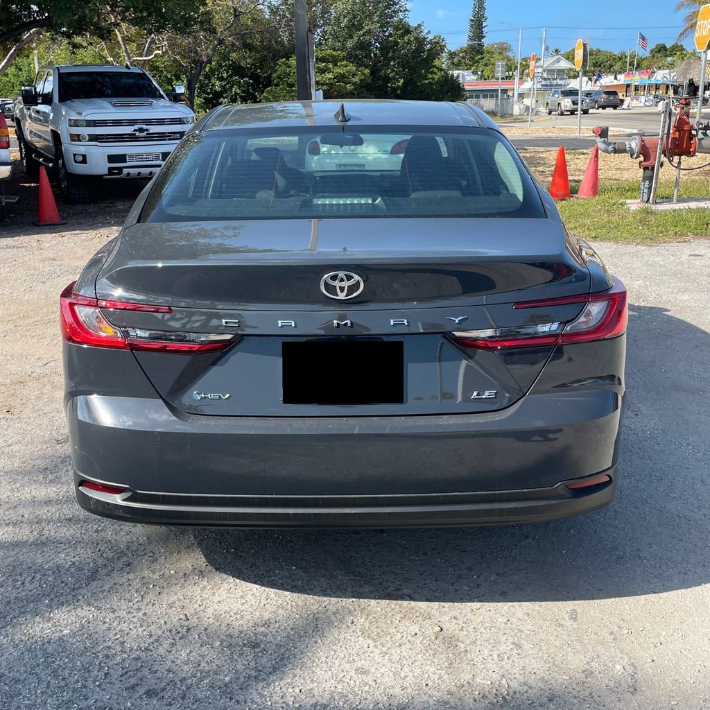 Used 2025 Toyota Camry LE image 5