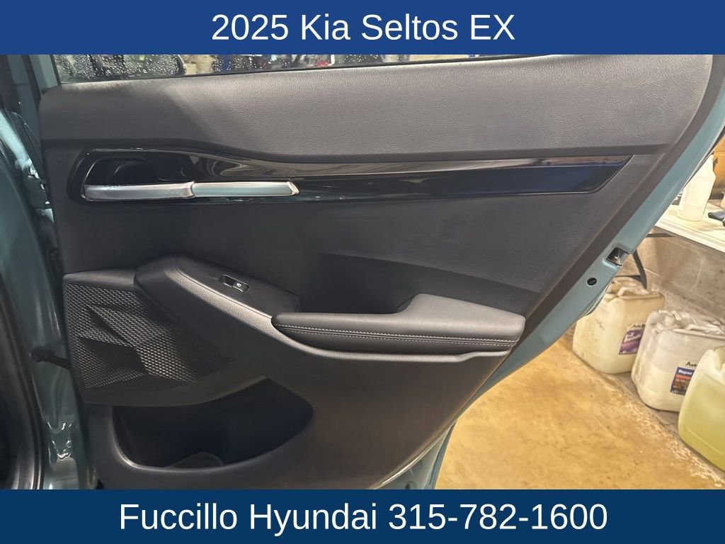 Used 2025 Kia Seltos EX image 23