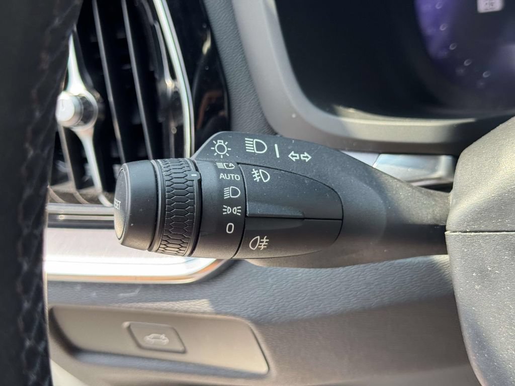 Certified 2023 Volvo S60 B5 Plus w/ Climate Package FWD image 21