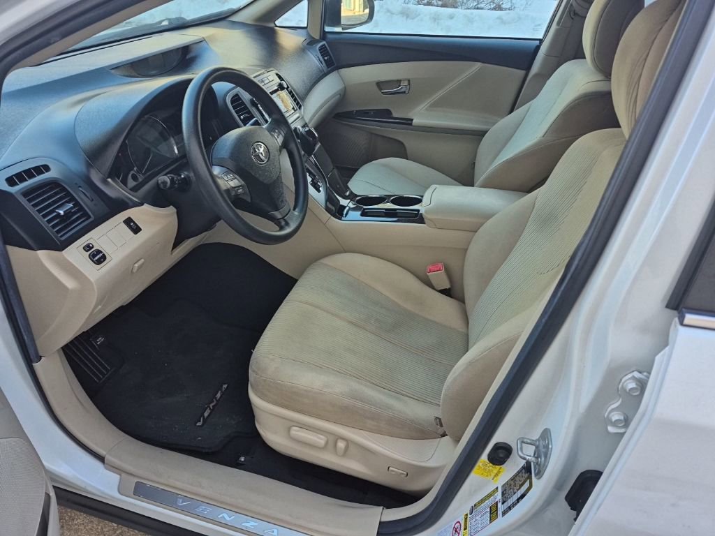Used 2012 Toyota Venza LE image 12