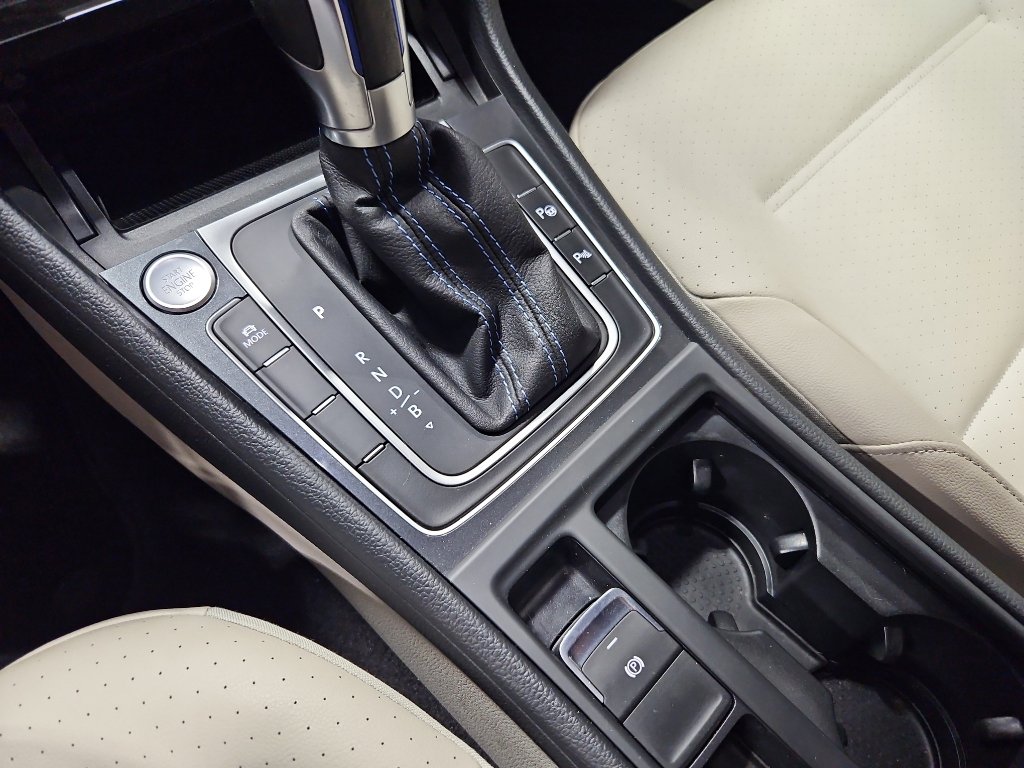 Used 2019 Volkswagen e-Golf SEL Premium image 16