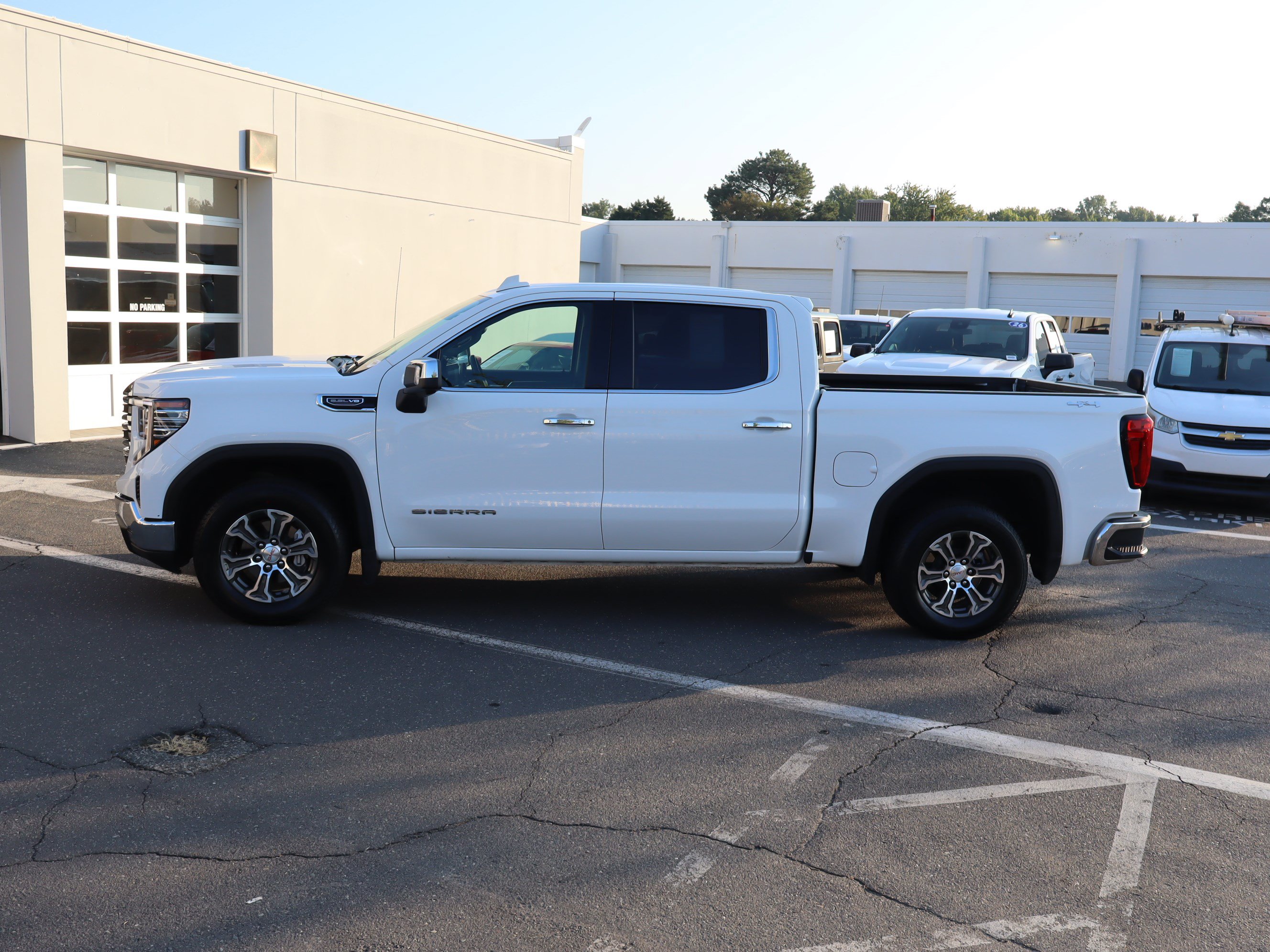 Used 2025 GMC Sierra 1500 SLT AWD/4WD image 7
