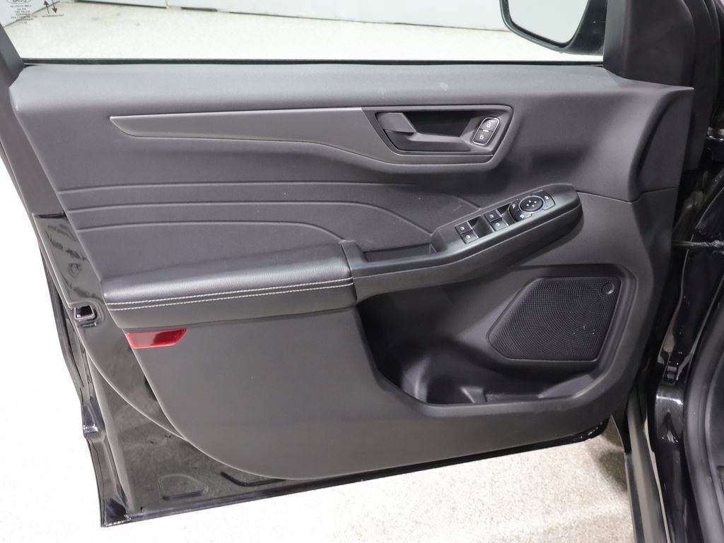 Used 2023 Ford Escape Active AWD/4WD image 11