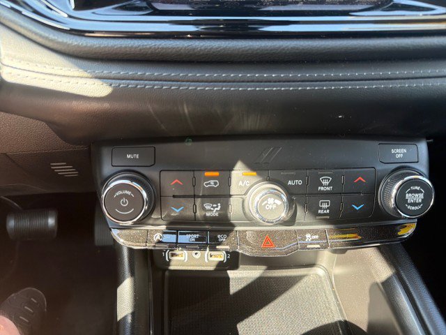 Used 2021 Dodge Durango SXT w/ 3rd Row Seating Group RWD image 34