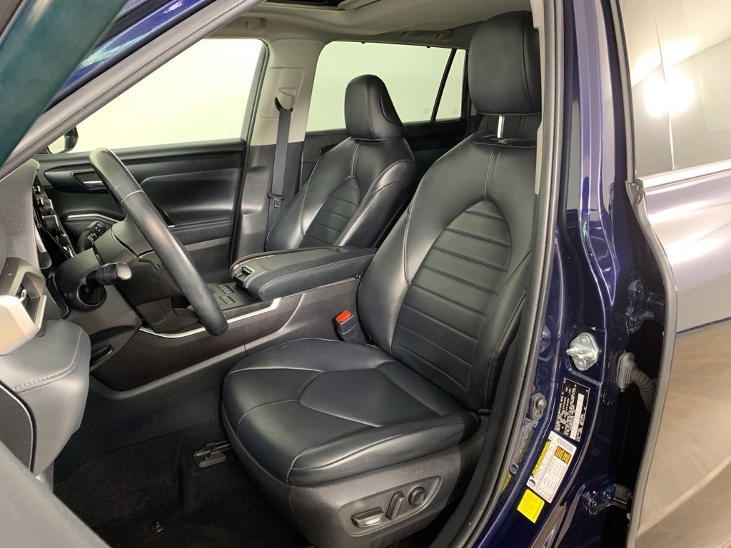 Used 2022 Toyota Highlander XLE image 19