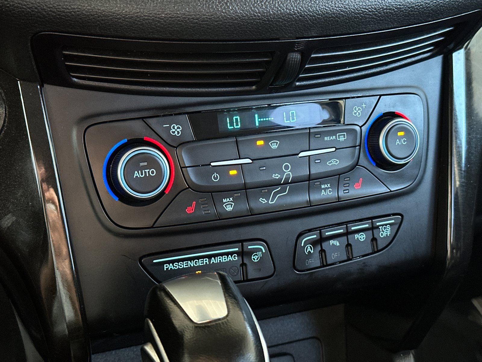 Used 2018 Ford Escape Titanium image 19