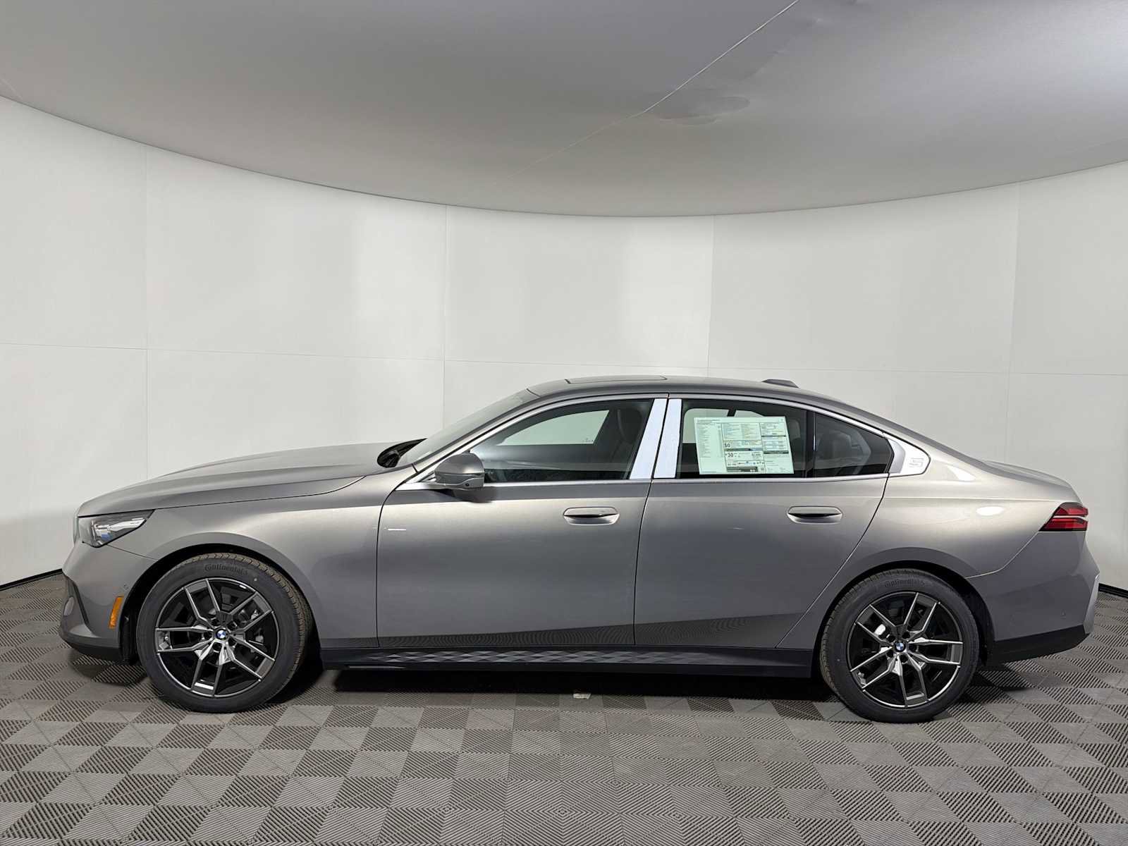 New 2026 BMW 530i xDrive w/ Convenience Package image 4