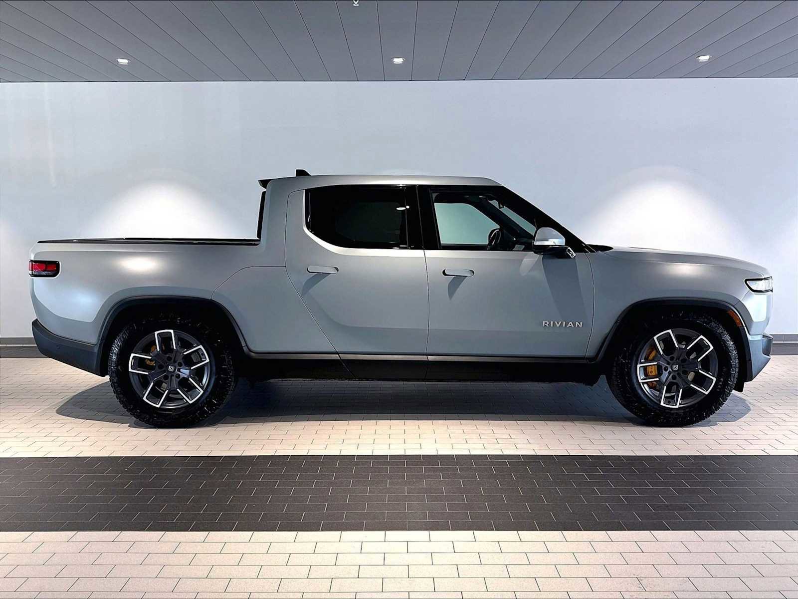 Used 2024 Rivian R1T Adventure AWD/4WD image 11