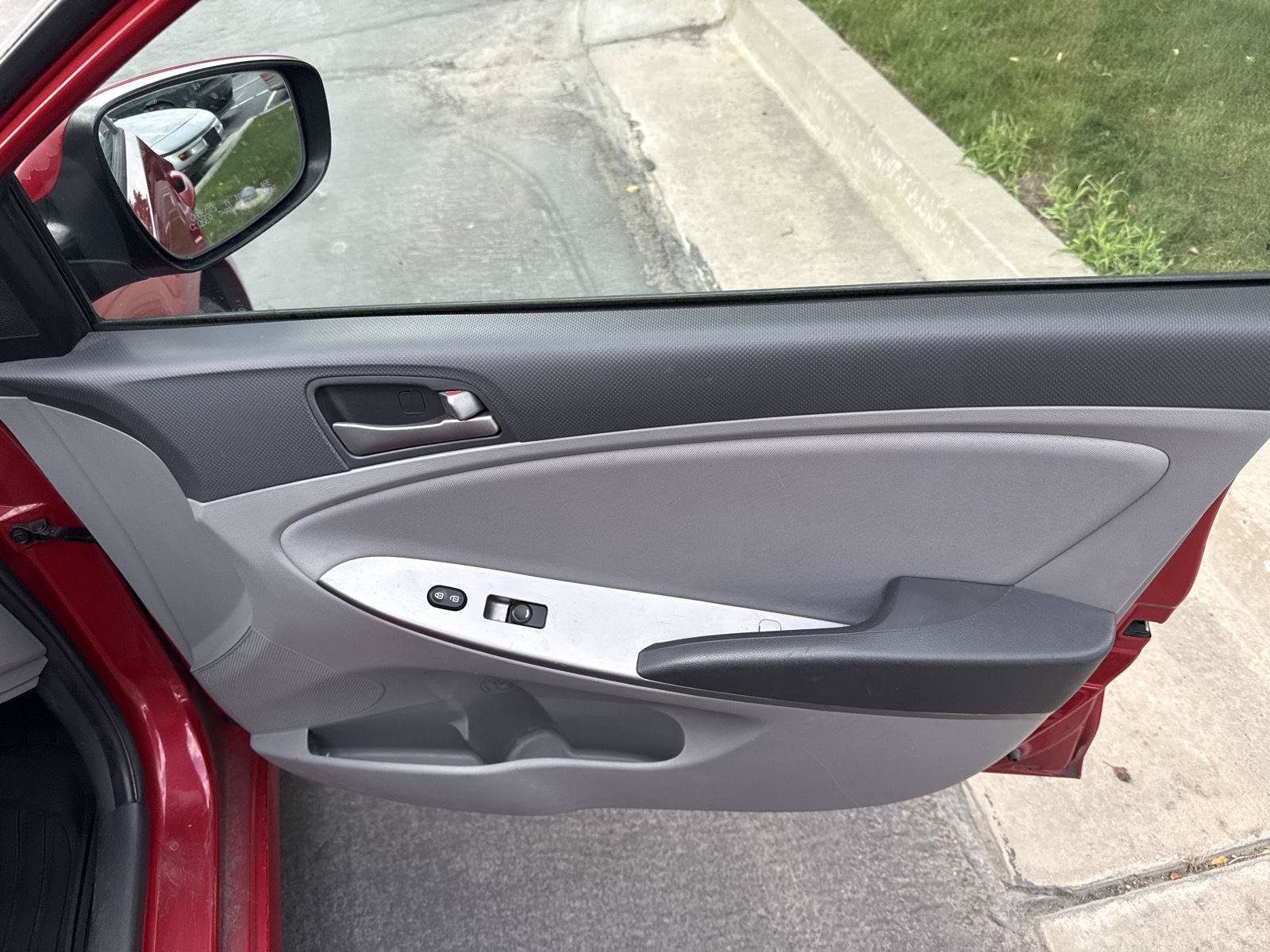Used 2017 Hyundai Accent SE FWD image 17