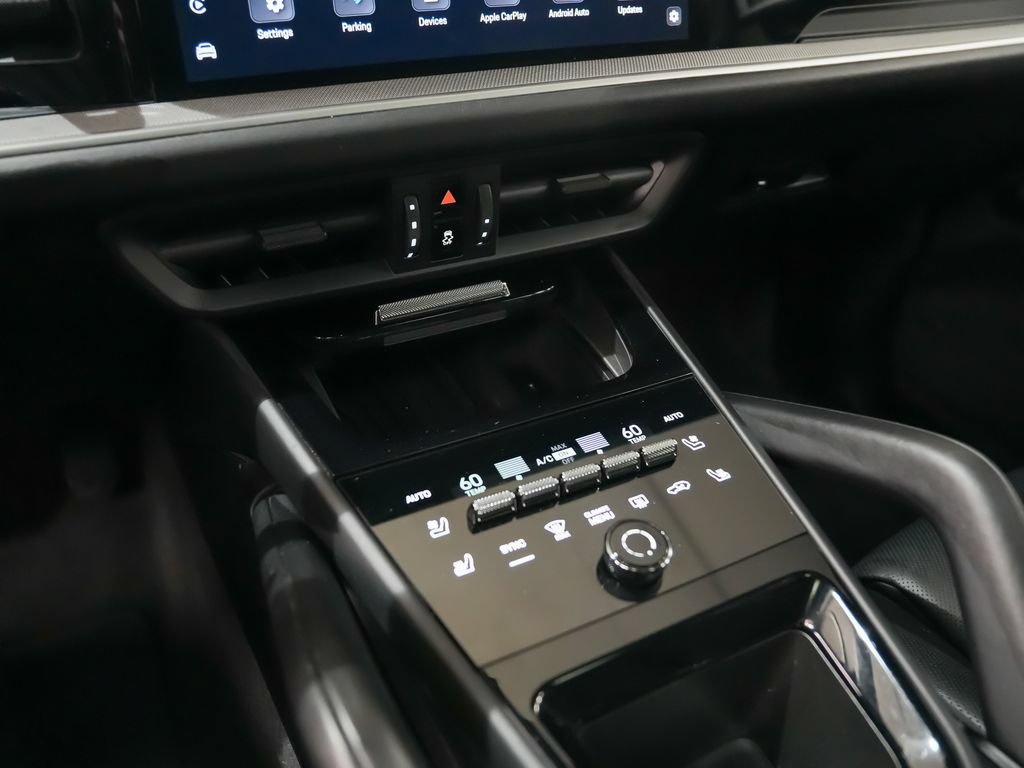 Certified 2024 Porsche Cayenne AWD/4WD image 30