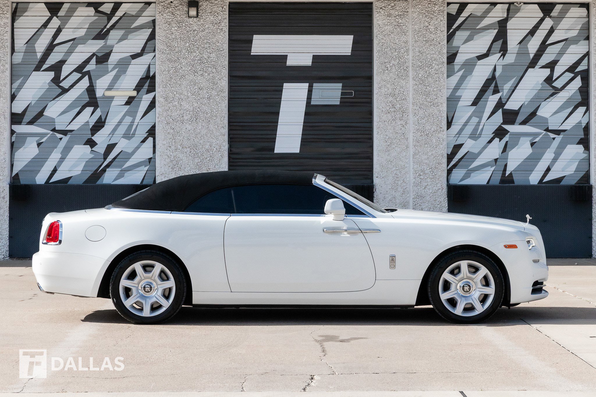 Used 2017 Rolls-Royce Dawn image 20