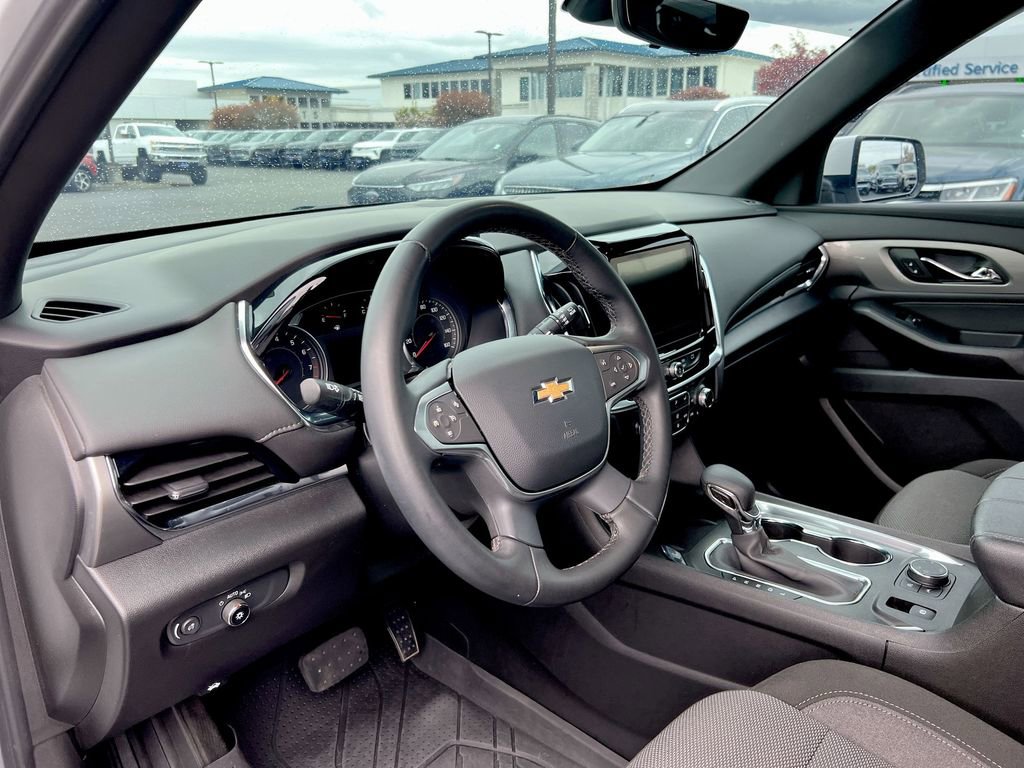 Used 2023 Chevrolet Traverse LT w/ Rear Camera Mirror Package AWD/4WD image 10