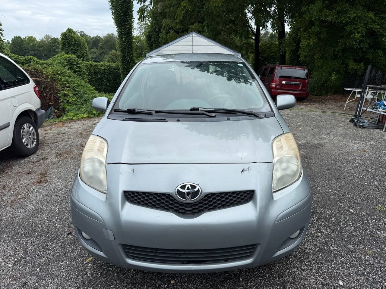 Used 2010 Toyota Yaris 2-Door Hatchback FWD image 4