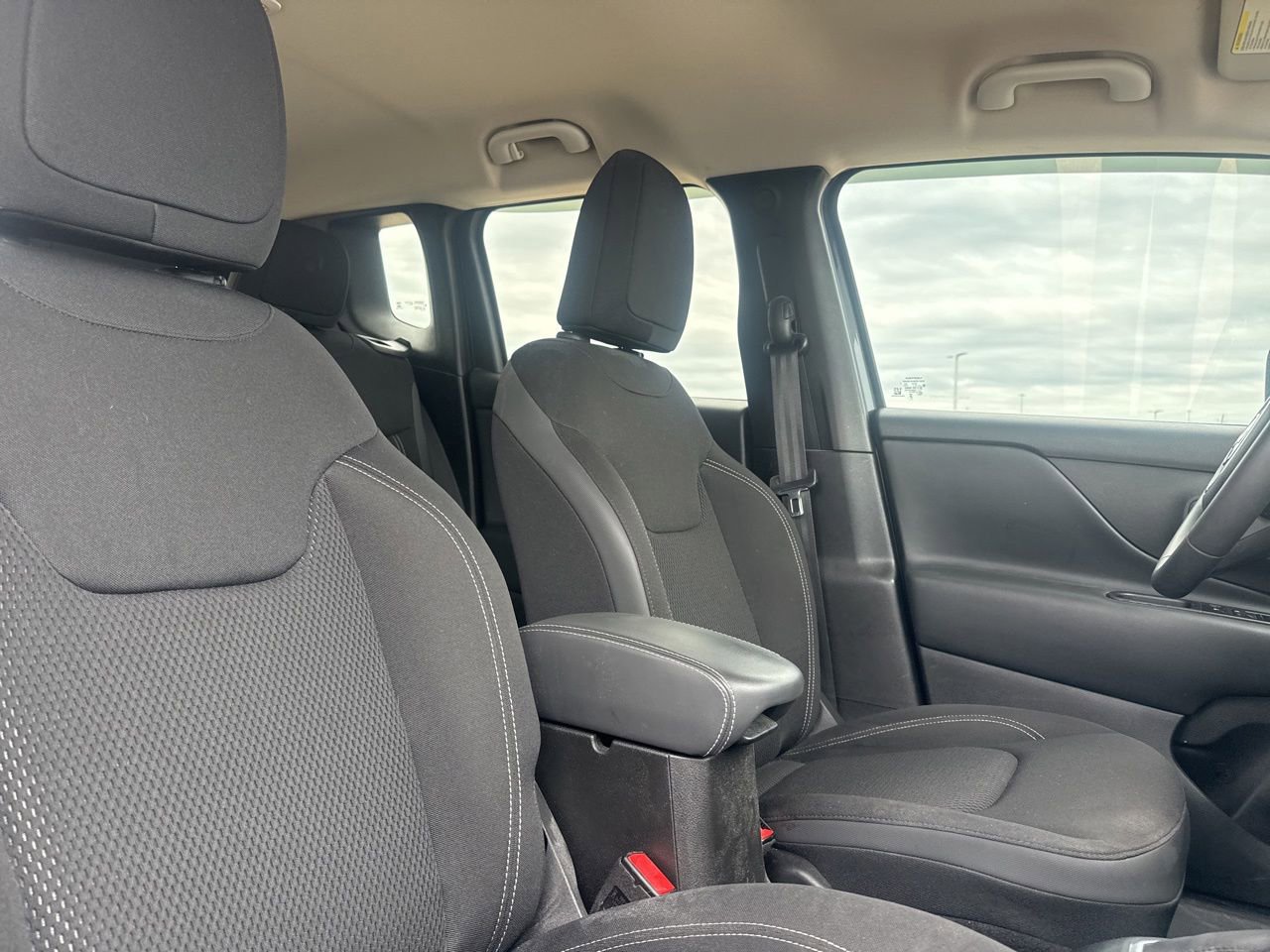 Used 2023 Jeep Renegade Altitude AWD/4WD image 24
