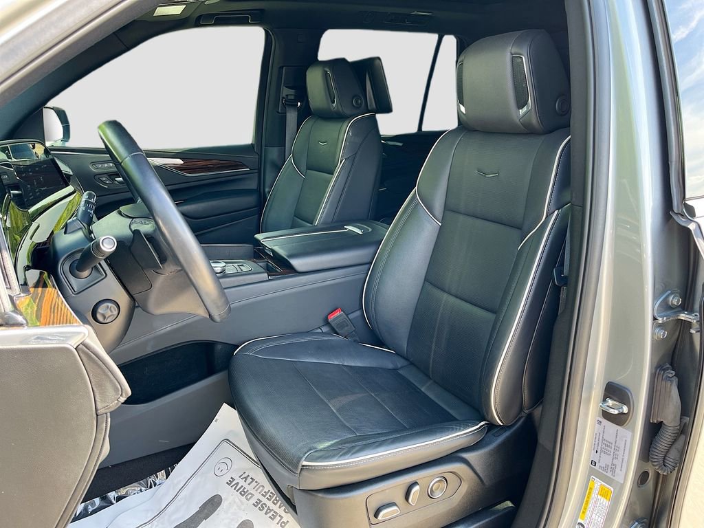 Used 2024 Cadillac Escalade Premium Luxury RWD image 16