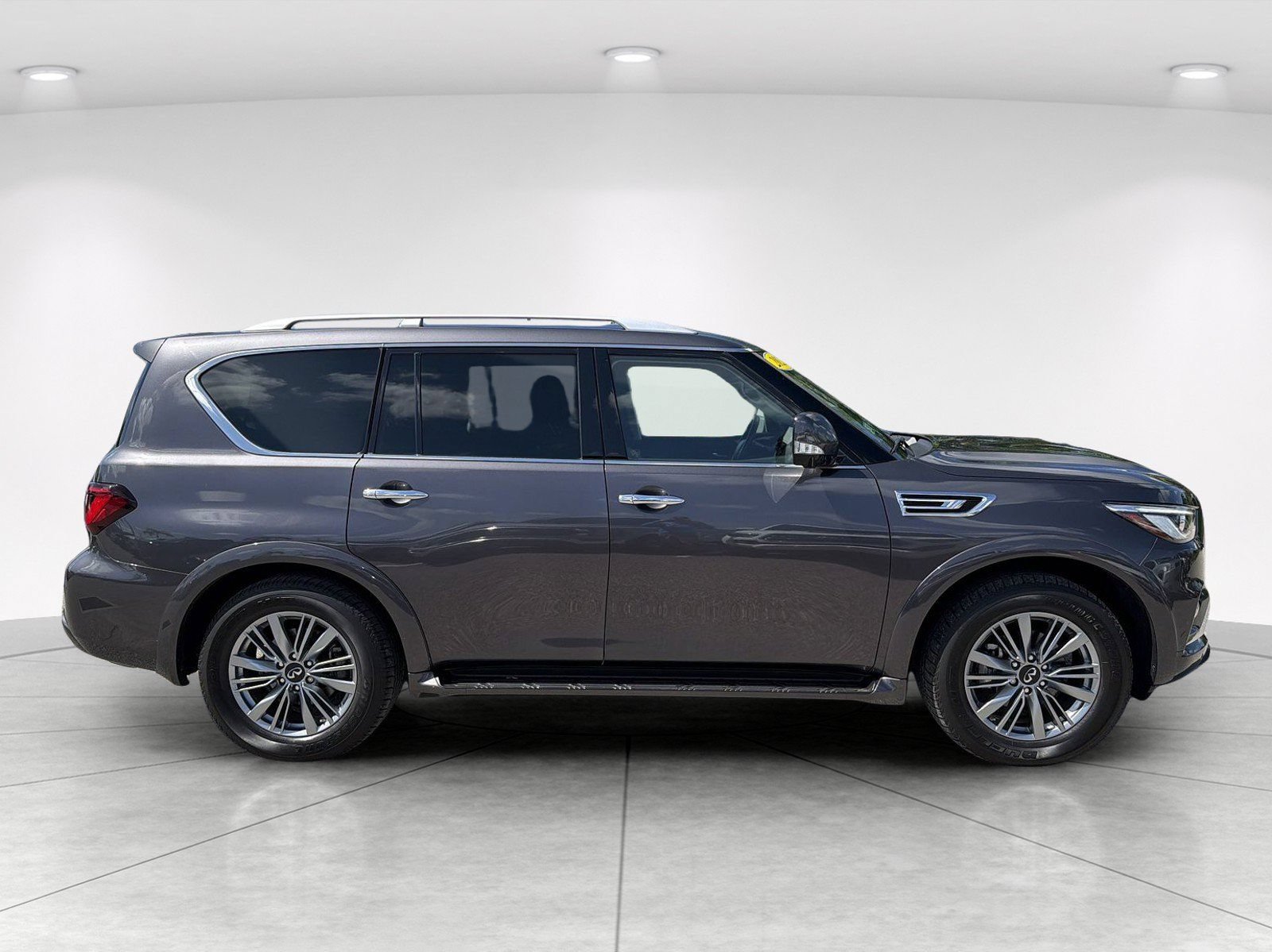 Used 2022 INFINITI QX80 Luxe w/ Cargo Package AWD/4WD image 3