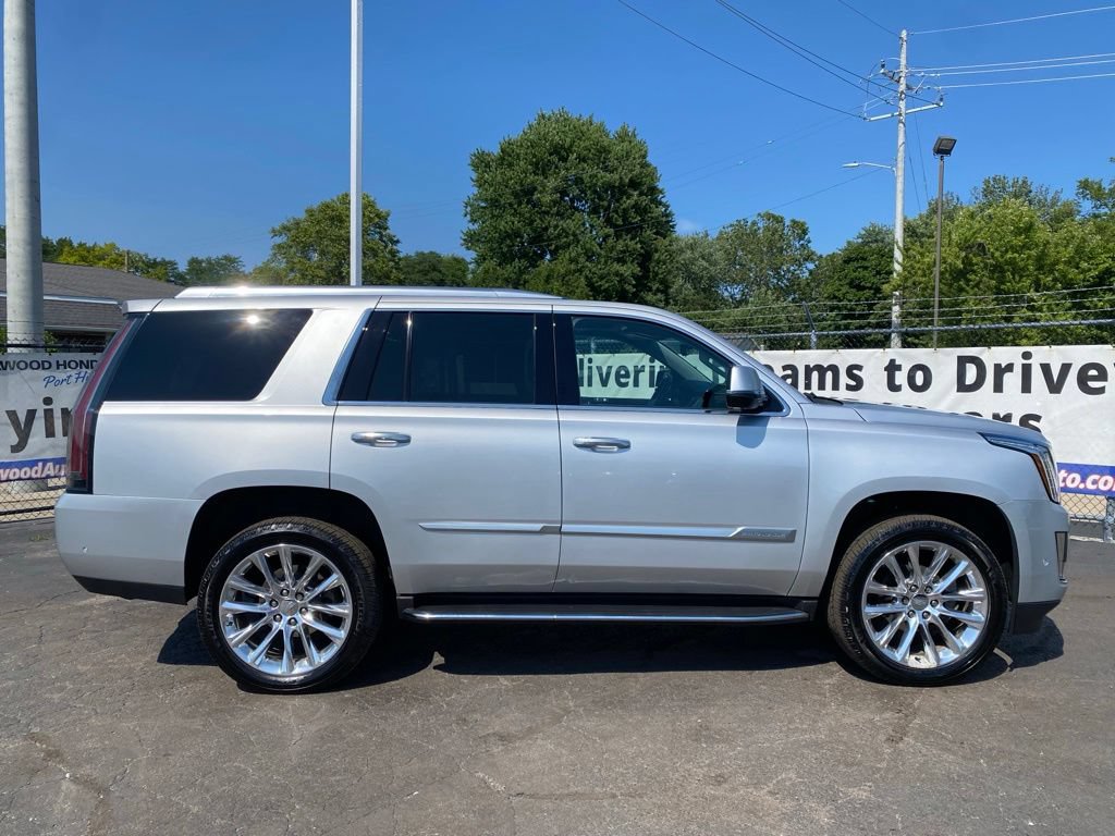 Used 2020 Cadillac Escalade Luxury AWD/4WD image 2