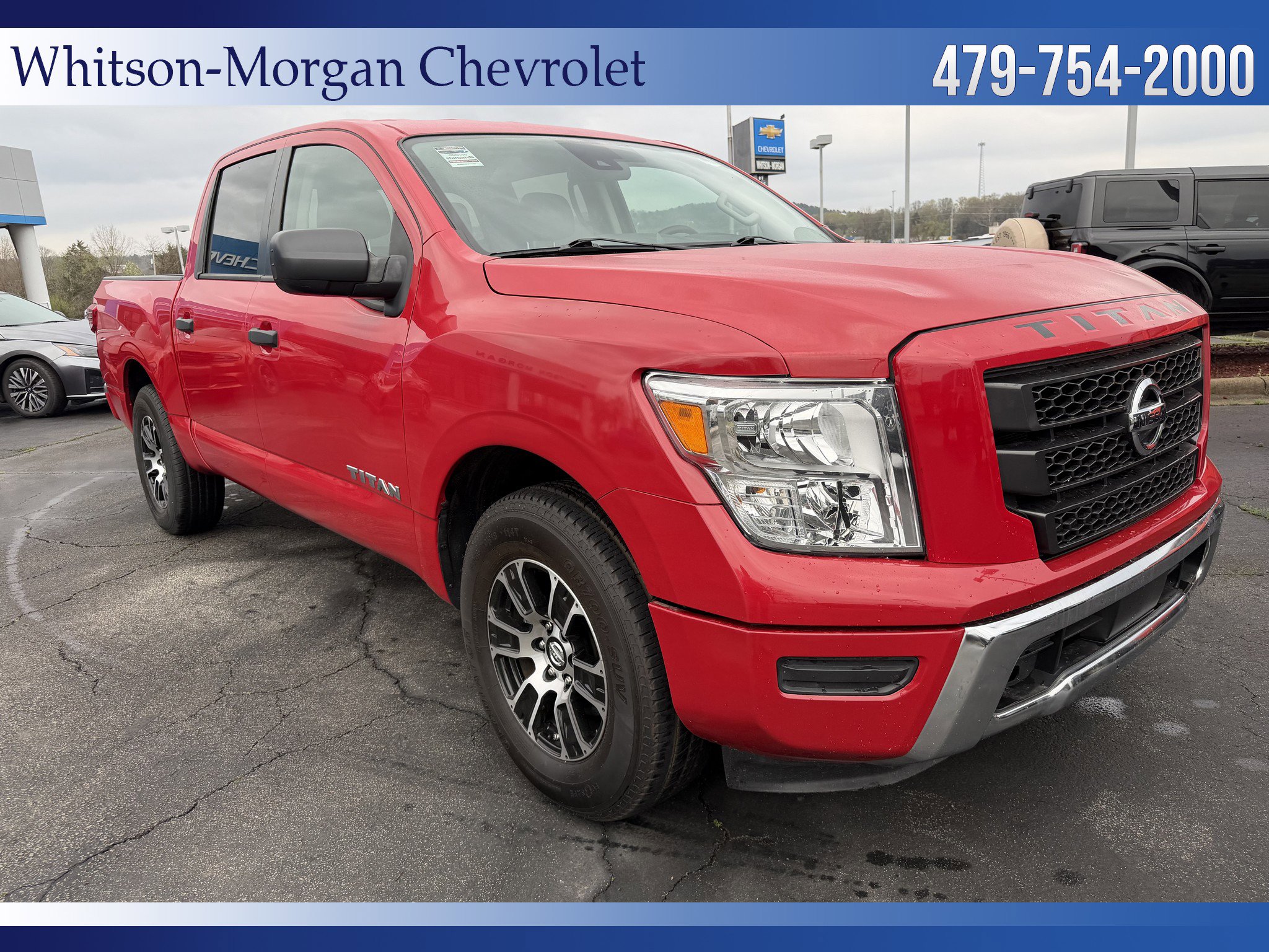 Used 2022 Nissan Titan SV image 3