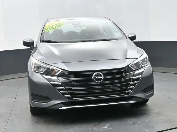 Used 2024 Nissan Versa SV image 3