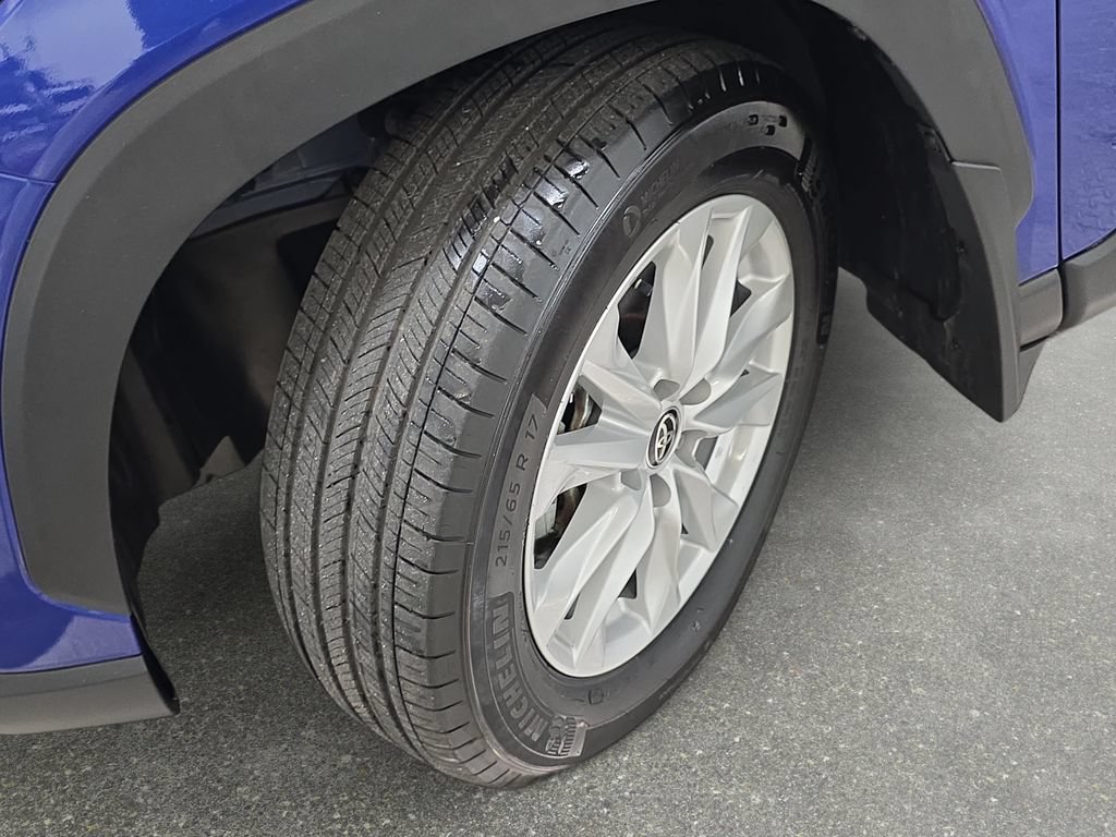 Used 2022 Toyota Corolla Cross LE AWD/4WD image 30