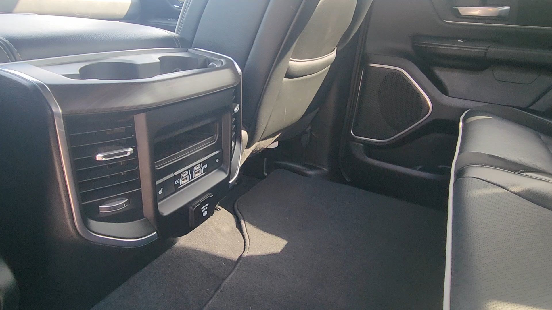 Used 2025 RAM 1500 Laramie w/ Sport Appearance Package AWD/4WD image 23