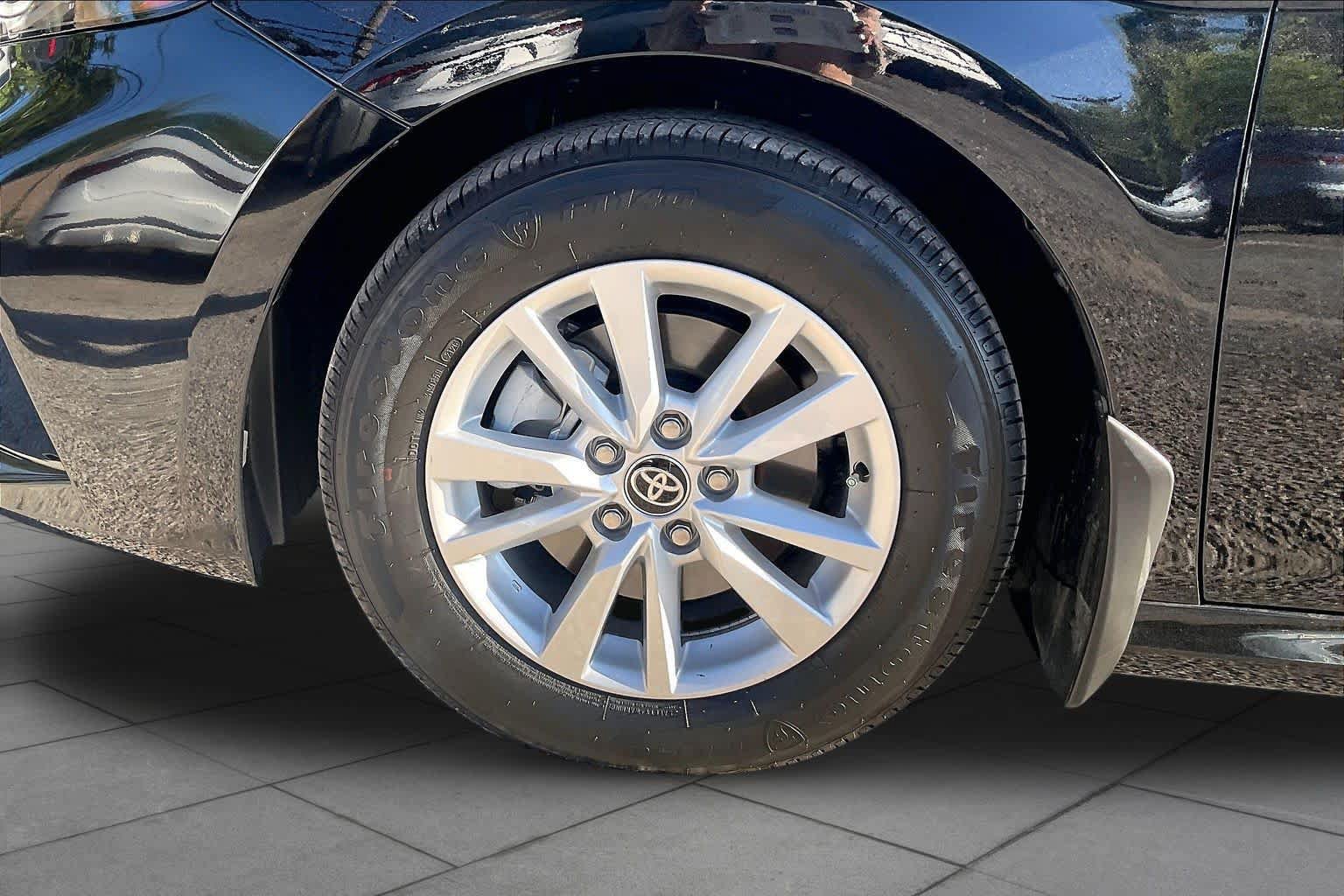 Used 2026 Toyota Camry LE w/ Convenience Package FWD image 11