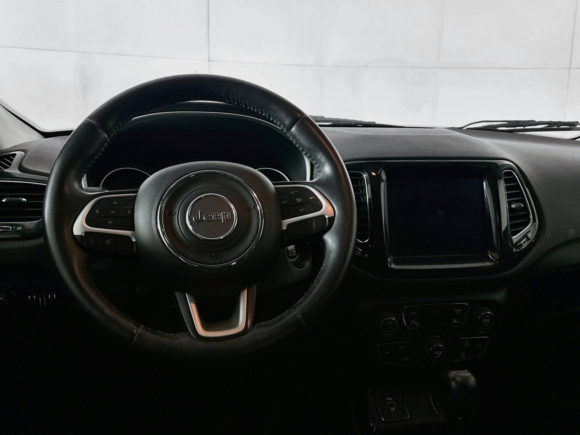 Used 2018 Jeep Compass Limited w/ Navigation Group FWD image 18