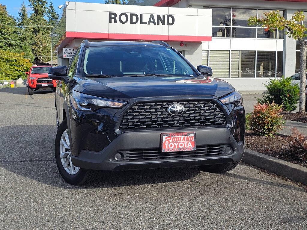Used 2025 Toyota Corolla Cross LE w/ Moonroof Package