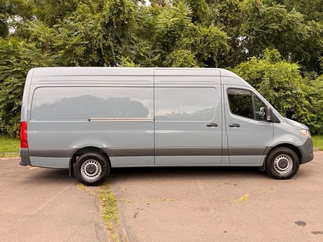 Used 2025 Mercedes-Benz Sprinter 2500 image 8