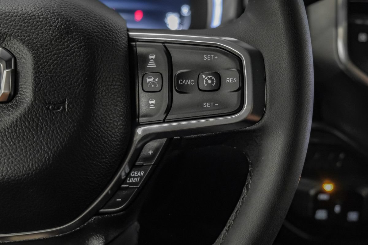 Used 2025 RAM 2500 Laramie AWD/4WD image 17