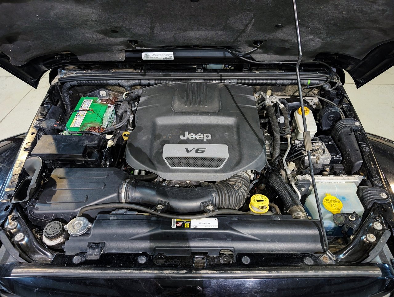 Used 2015 Jeep Wrangler Unlimited Sahara w/ Dual Top Group image 46