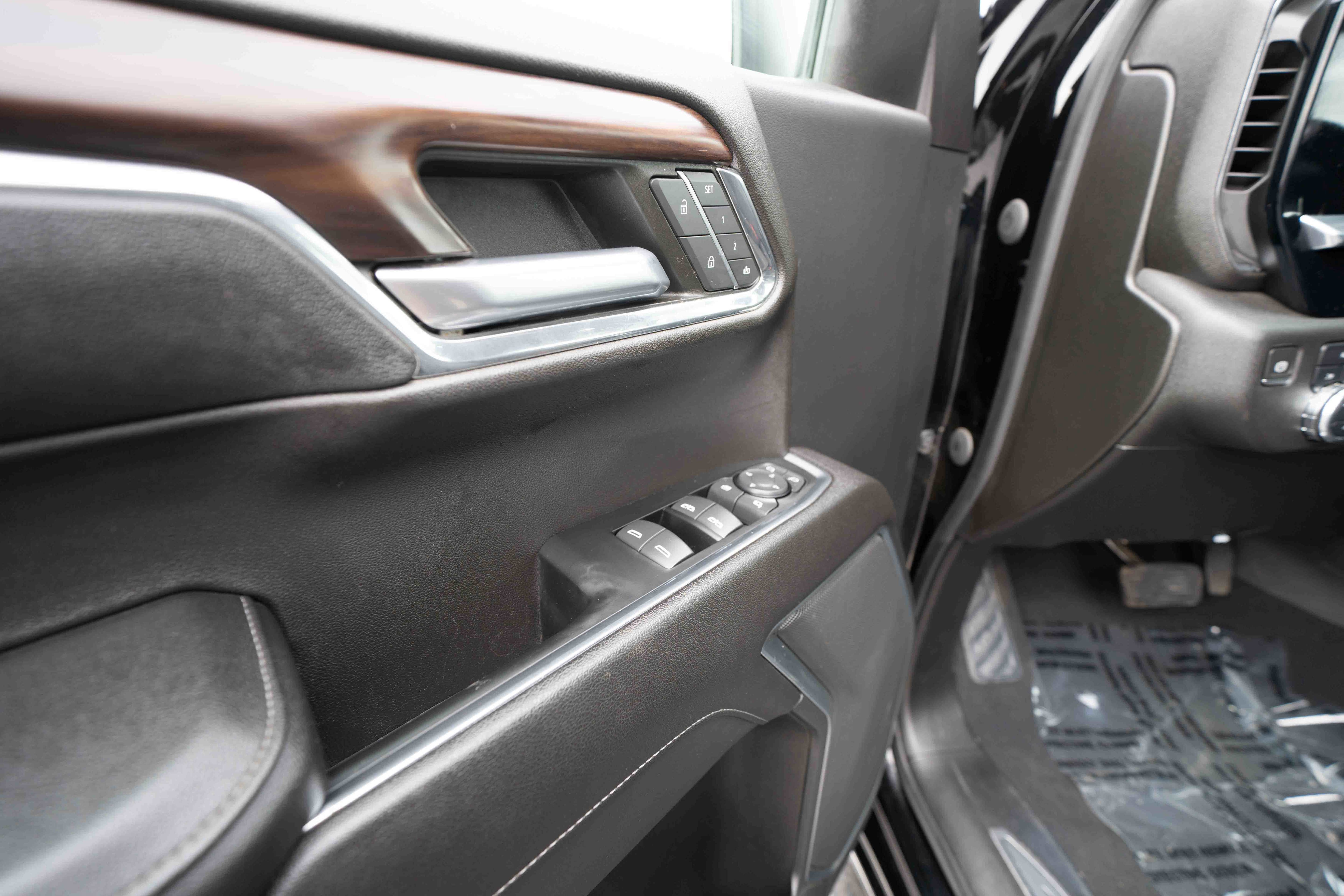 Used 2023 GMC Sierra 1500 SLT AWD/4WD image 7