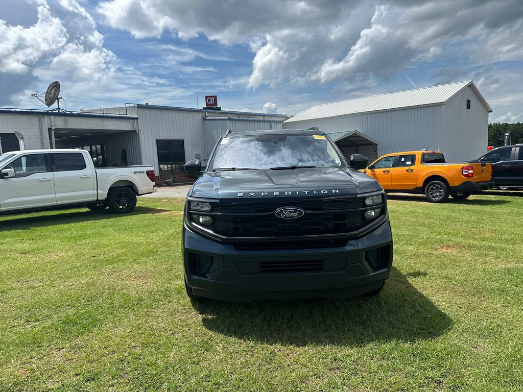 Certified 2025 Ford Expedition Active AWD/4WD image 2