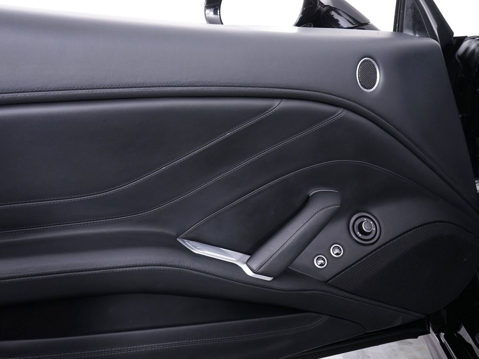 Used 2016 Ferrari California T image 35