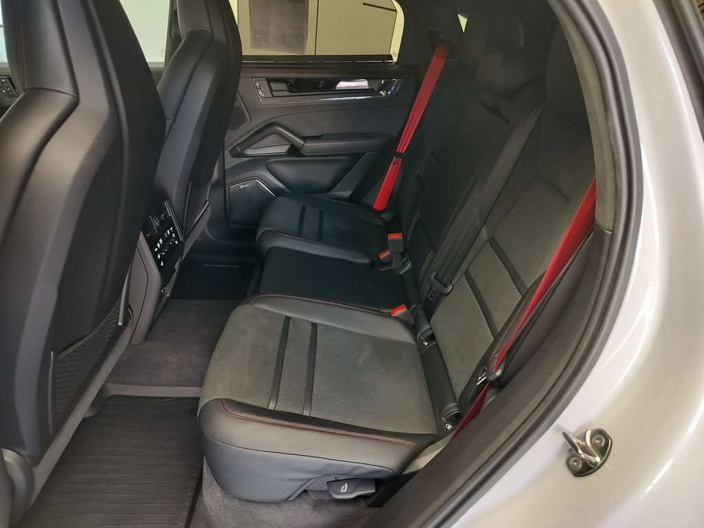 Certified 2025 Porsche Cayenne GTS AWD/4WD image 17