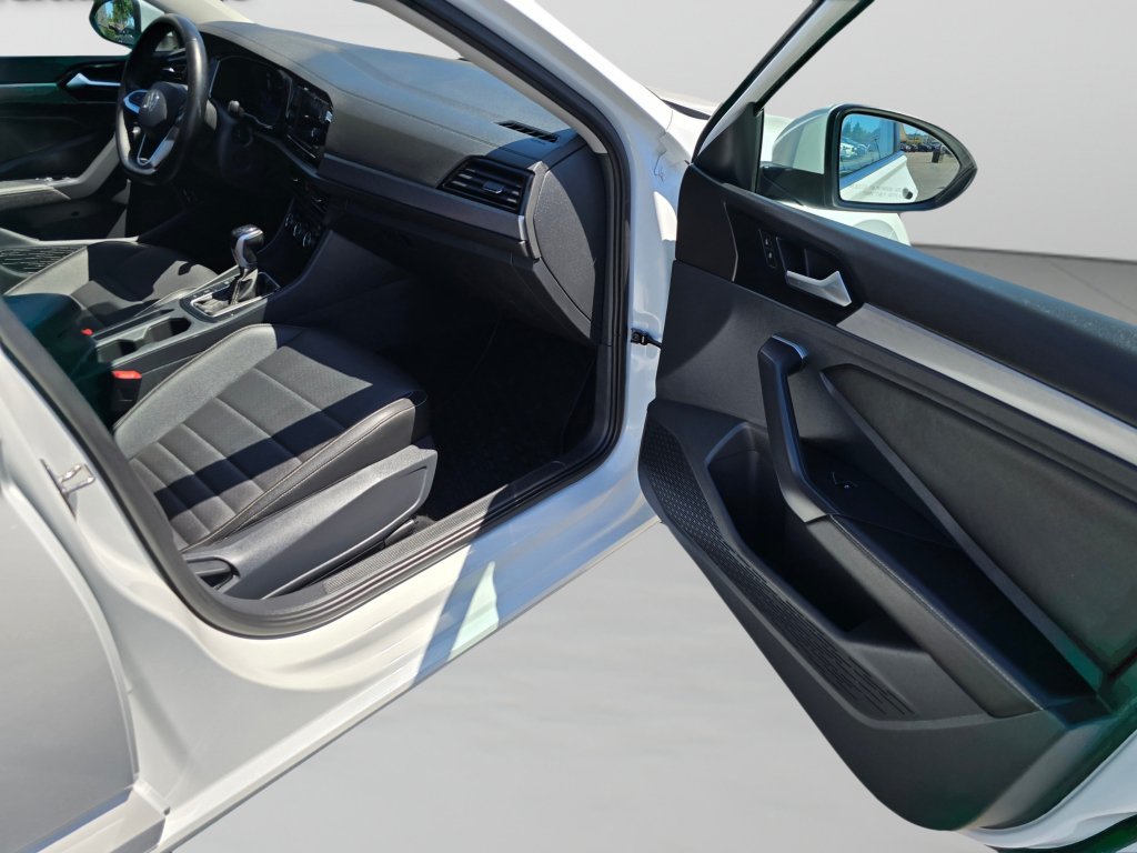 Used 2024 Volkswagen Jetta SE FWD image 41