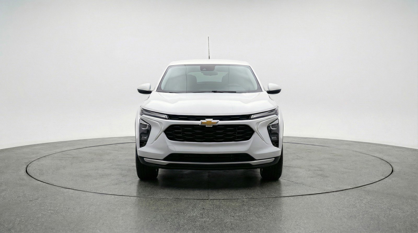 Used 2025 Chevrolet Trax LT w/ LT Convenience Package image 2