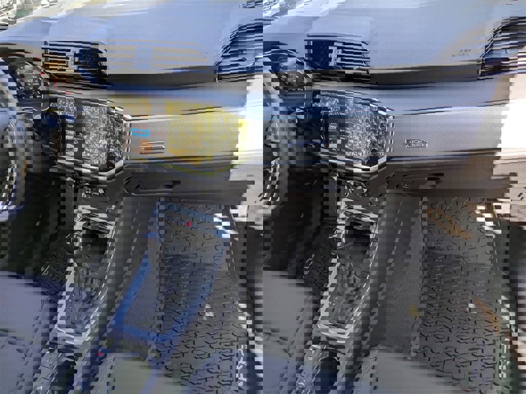 New 2025 Audi Q3 2.0T Premium image 37