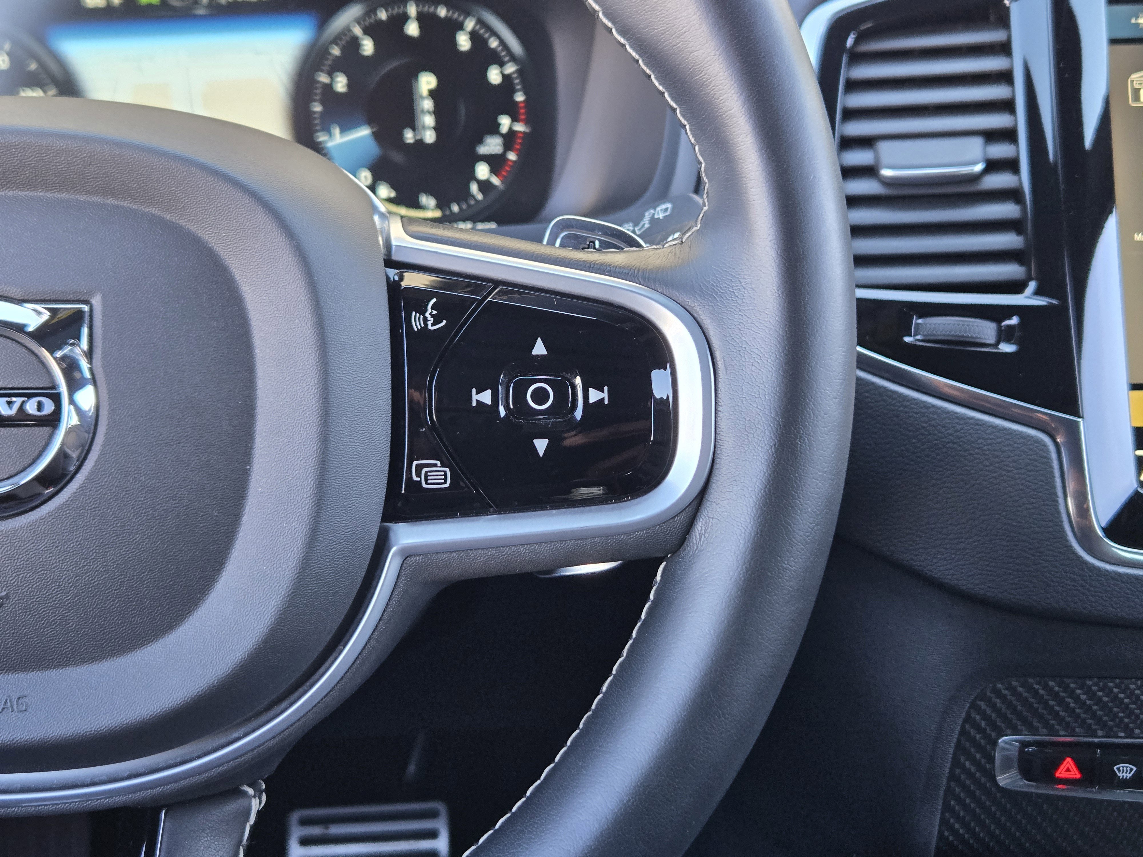 Used 2020 Volvo XC90 T6 R-Design image 38