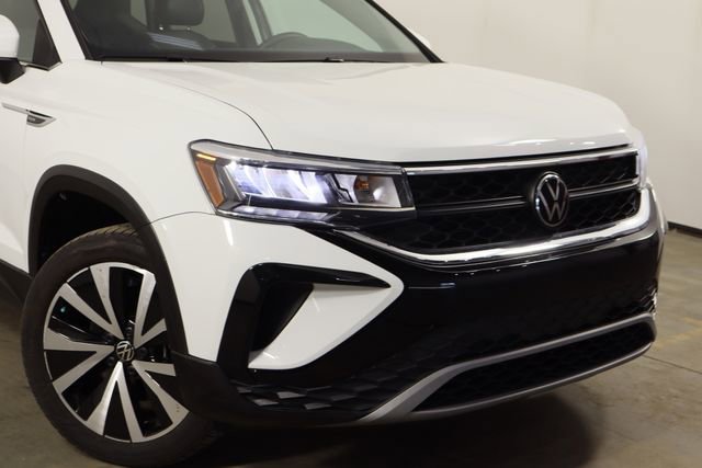 Used 2023 Volkswagen Taos SE w/ Panoramic Sunroof Package image 43