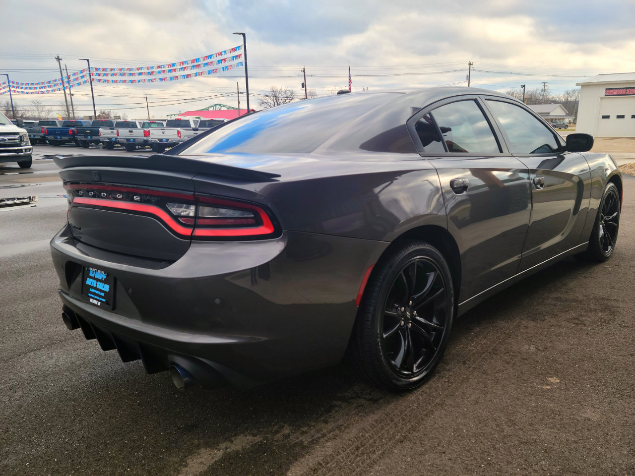 Used 2018 Dodge Charger SXT w/ Blacktop Package image 4