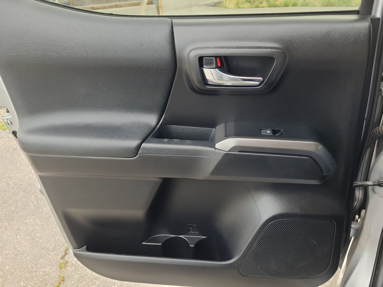 Used 2019 Toyota Tacoma TRD Sport AWD/4WD image 28