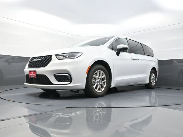 Used 2023 Chrysler Pacifica Touring-L FWD image 23