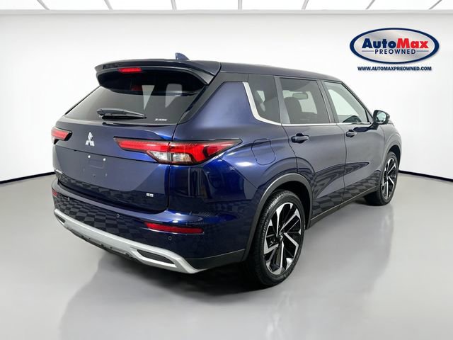 Used 2022 Mitsubishi Outlander SE image 2