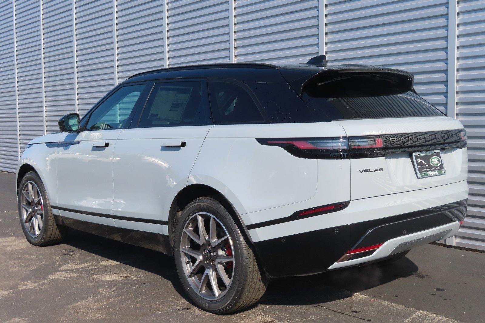 New 2025 Land Rover Range Rover Velar Dynamic SE image 2