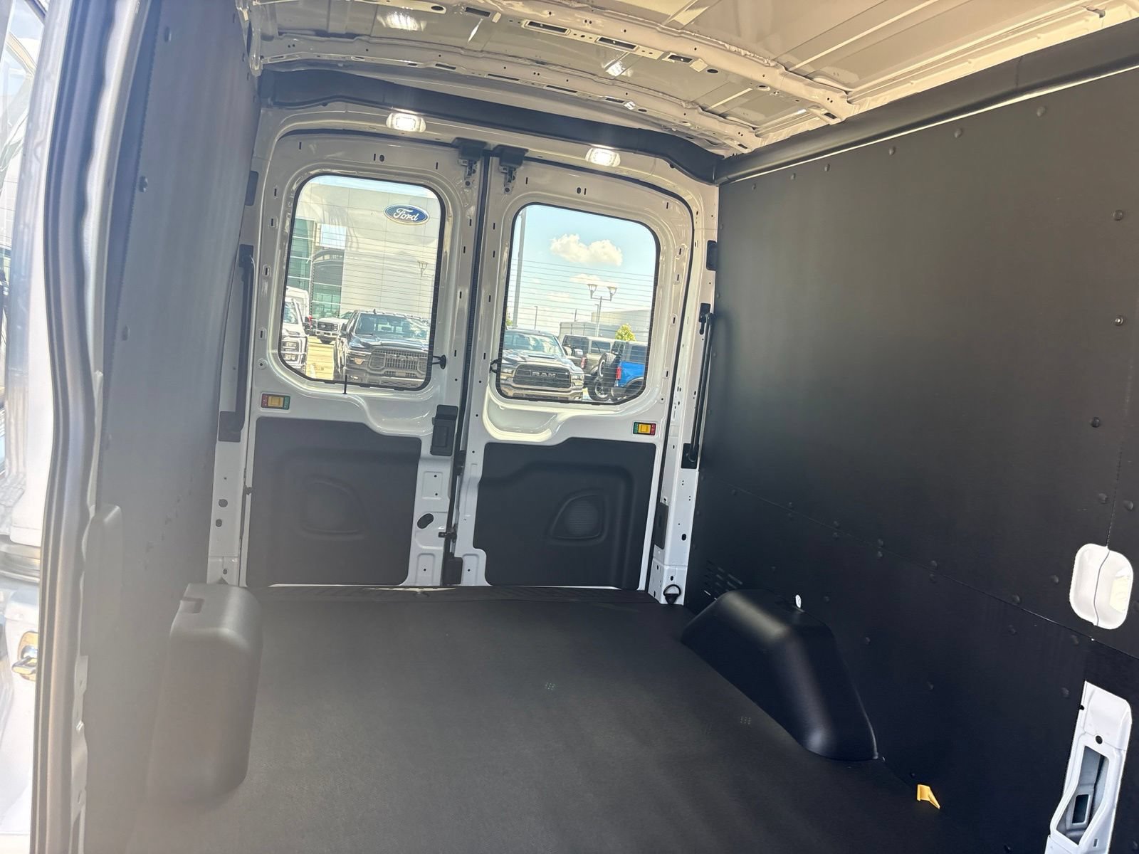 New 2026 Ford Transit 250 148 Medium Roof w/ Load Area Protection Package RWD image 13