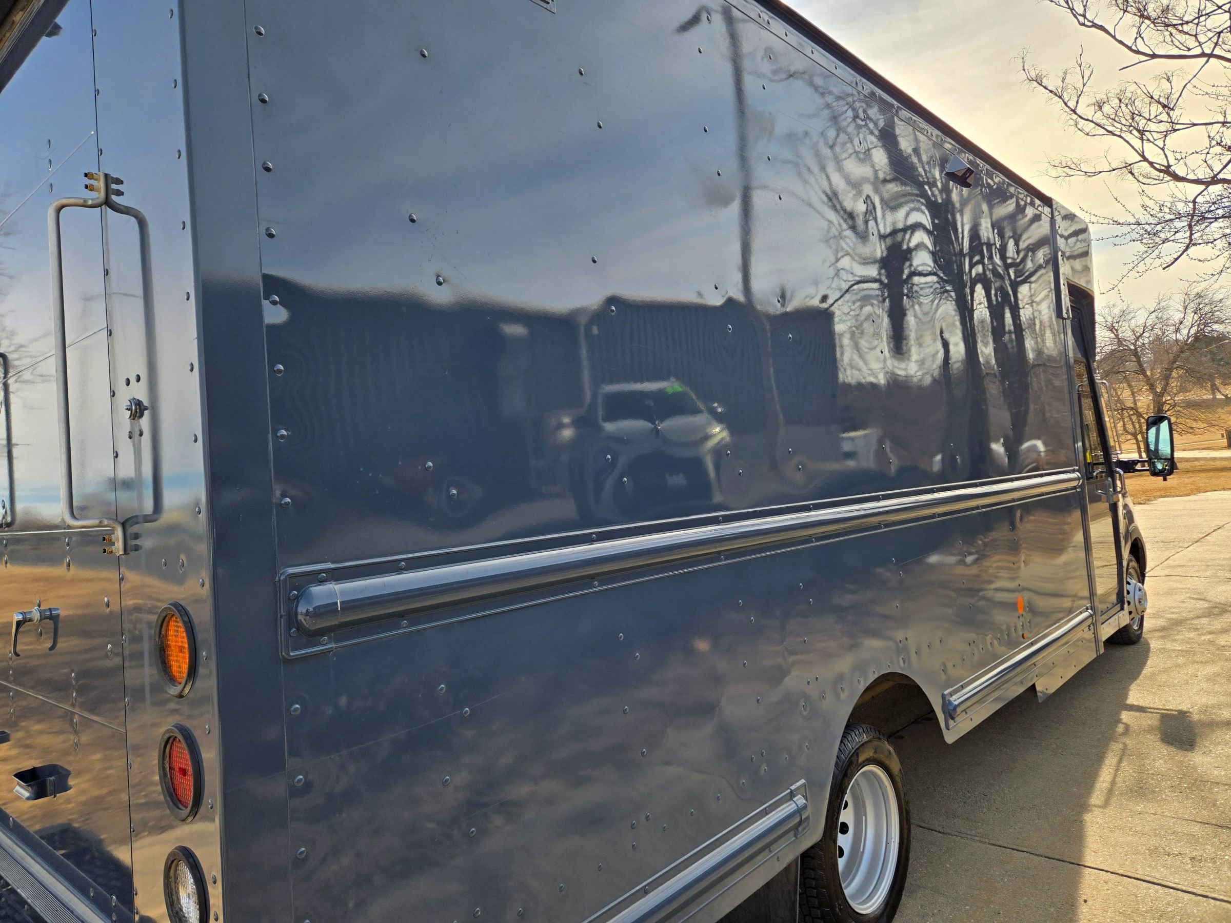 Used 2022 Ford Transit 350 350 HD XL Cutaway Van 2D image 26