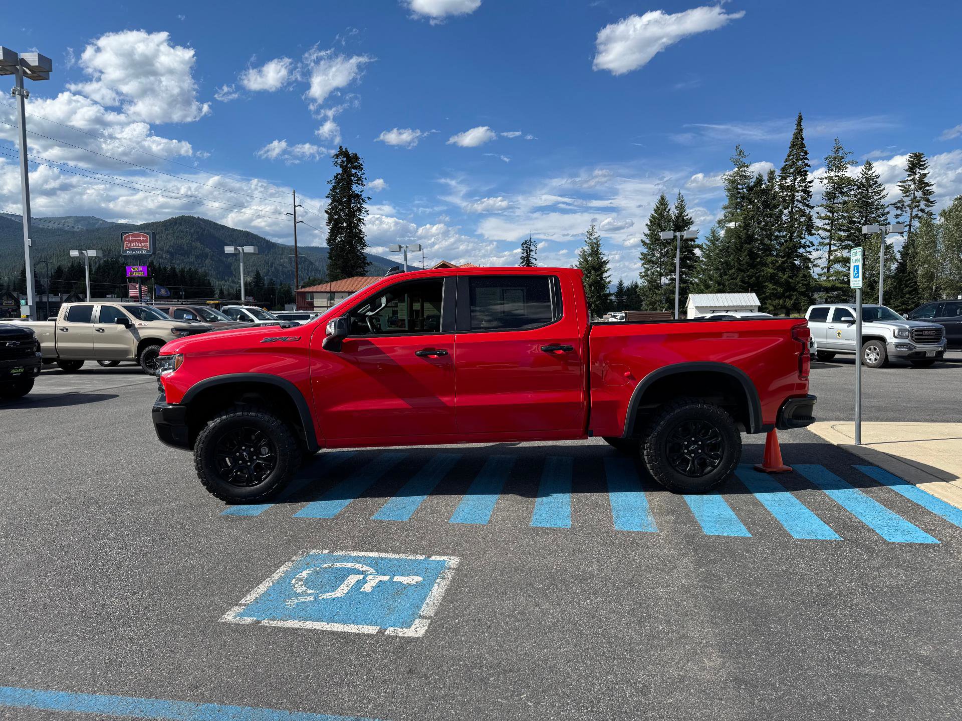 Used 2023 Chevrolet Silverado 1500 ZR2 image 4