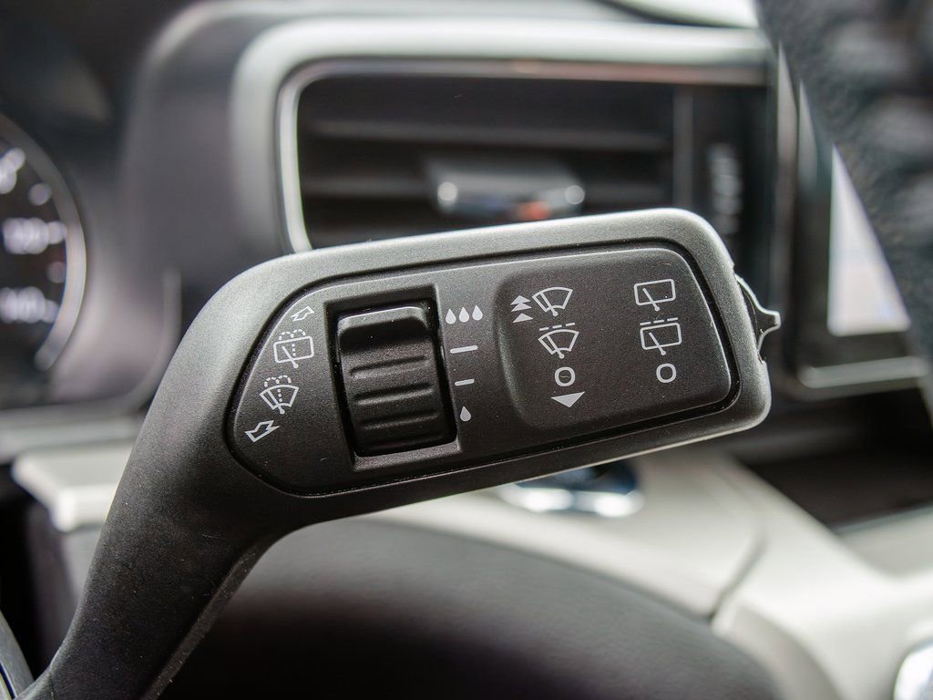 Used 2022 Ford Explorer XLT w/ Equipment Group 202A image 17