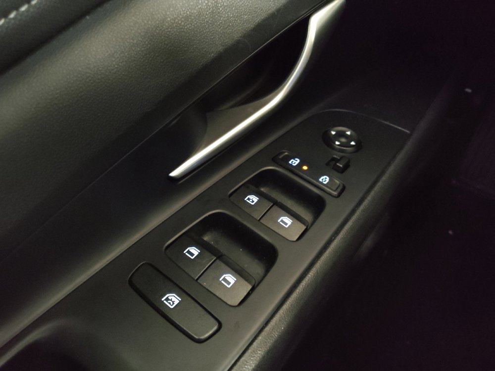 Used 2025 Hyundai Elantra SEL image 27